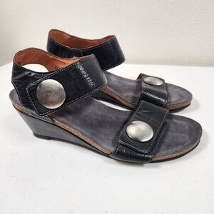 Taos Womens Carrousel 3 Sandal Size 40 Black Leather Wedge Strappy MSRP $180